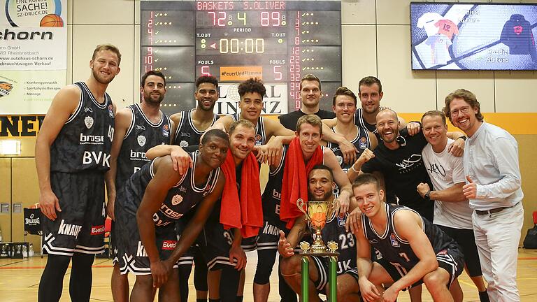Die erste Trophäe dieser Saison: Basketball-Bundesligist s.Oliver Würzburg hat das Turnier um den 'Gezeitenhaus Cup' gewonnen. Die erste Trophäe dieser Saison: Basketball-Bundesligist s.Oliver Würzburg hat das Turnier um den 'Gezeitenhaus Cup' gewonnen.