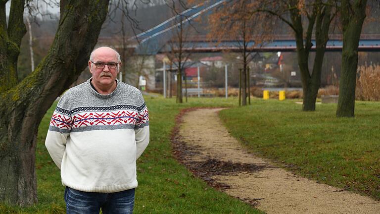 'Hier am Main bin ich gerne', sagt Klaus Müller. Der 60-jährige möchte Segnitzer Bürgermeister werden und zeigt seinen Lieblingsplatz in der Gärtnergemeinde. 'Hier am Main bin ich gerne', sagt Klaus Müller. Der 60-jährige möchte Segnitzer Bürgermeister werden und zeigt seinen Lieblingsplatz in der Gärtnergemeinde.