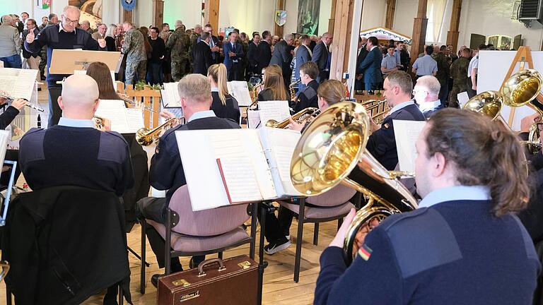 Die StoV-Kapelle sorgte für den guten Klang beim Jahresempfang der Bundeswehr. Die StoV-Kapelle sorgte für den guten Klang beim Jahresempfang der Bundeswehr.
