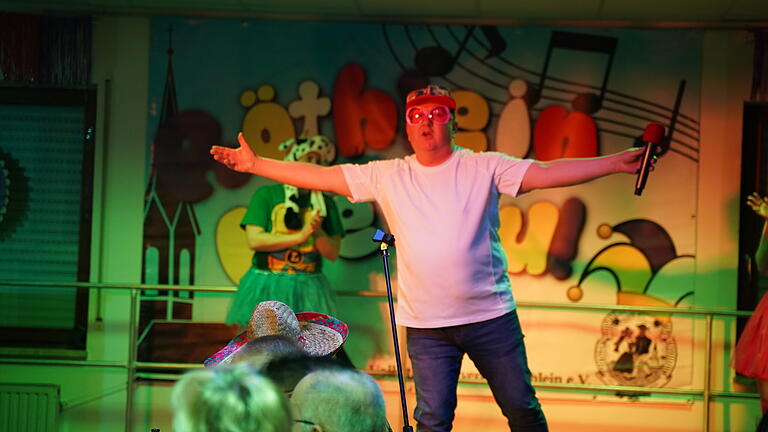 Impressionen von der Premiere des Röthleiner Trachtenfasching