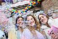 Weiberfastnacht im Rheinland - Beginn des Straßenkarnevals       -  Auch am Wochenende dürfte es viele Menschen auf die Straßen der Karnevalshochburgen ziehen. Das Wetter macht ihnen laut Wetterdienst keinen Strich durch die Rechnung.