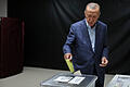 Präsidenten- und Parlamentswahl in der Türkei.jpeg       -  Recep Tayyip Erdogan, Präsident der Türkei und Präsidentschaftskandidat, gibt seinen Stimmzettel in eine Wahlurne in einem Wahllokal in Istanbul.