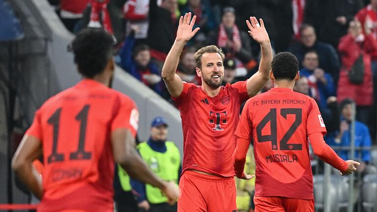 Bayern München - 1. FC Union Berlin - Die Bayern-Offensive um Harry Kane (M), Kingsley Coman (l) und Jamal Musiala (r) ist aktuell sehr torhungrig. Bayern München - 1. FC Union Berlin - Die Bayern-Offensive um Harry Kane (M), Kingsley Coman (l) und Jamal Musiala (r) ist aktuell sehr torhungrig.