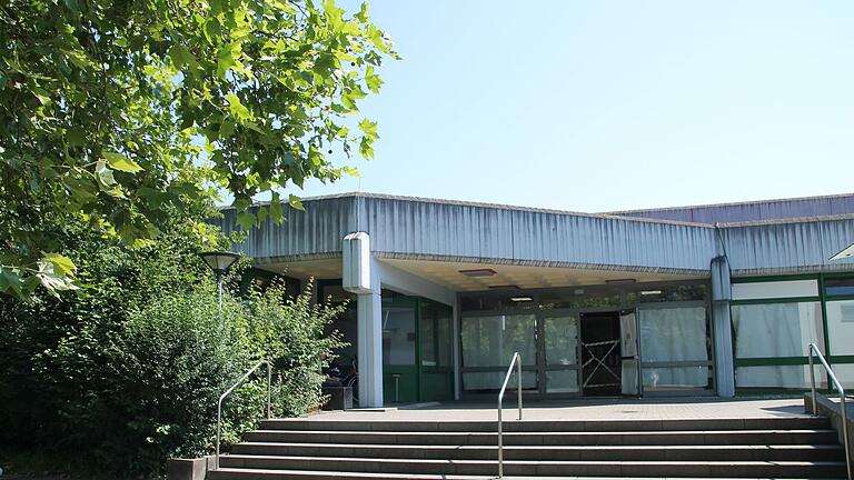 Jetzt wieder als Turnhalle nutzbar: In der Erwin-Ammann-Halle findet am 5. Januar das erste Fußballturnier statt. Jetzt wieder als Turnhalle nutzbar: In der Erwin-Ammann-Halle findet am 5. Januar das erste Fußballturnier statt.