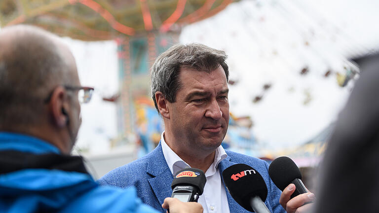 Daniel Peter       -  Der bayerische Ministerpräsident Markus Söder (CSU) machte auf dem Kiliani-Volksfest in Würzburg der Kulturszene Hoffnung.