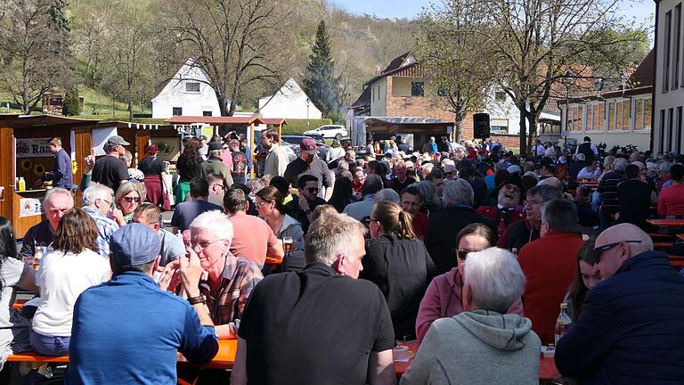 Einige Hundert Gäste kamen zum Genussfestival auf dem Königsberger Bleichdamm. Einige Hundert Gäste kamen zum Genussfestival auf dem Königsberger Bleichdamm.