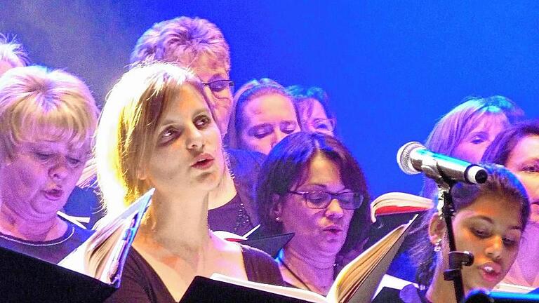 Gefühlvolle Erinnerung: Solistin Friederike Knauth aus der Kantorei St. Michael besang friedliche Glanzzeiten.