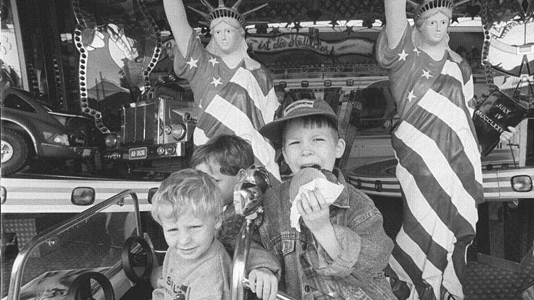 Auch den Kindern gefiel es mit Burgern und Ice-Cream. Das Foto stammt aus dem Jahr 1996.