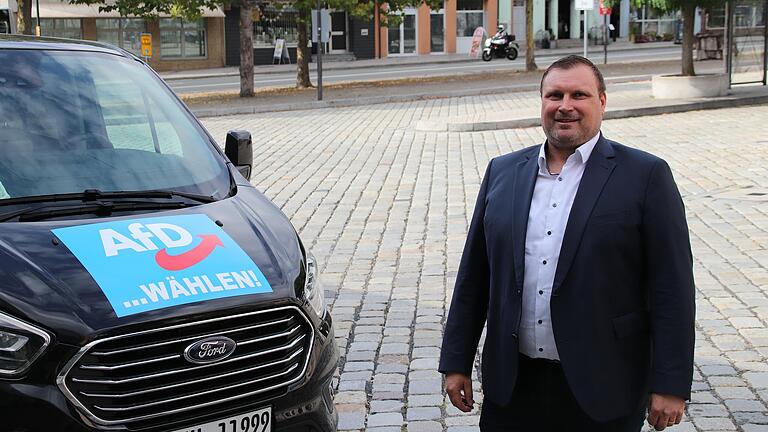 René Jentzsch ist Direktkandidat der AfD und mit dem Wahlkampfmobil in den Landkreisen Main-Spessart und Miltenberg unterwegs. René Jentzsch ist Direktkandidat der AfD und mit dem Wahlkampfmobil in den Landkreisen Main-Spessart und Miltenberg unterwegs.