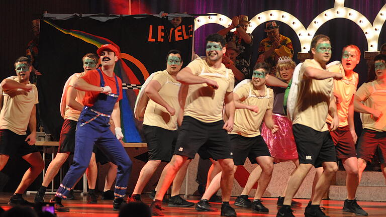 Garde- und Showtänze (im Bild das Männerballett) zählten zu den Highlights der FCW-Prunksitzung.
