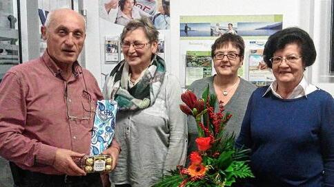 Für besonderes ehrenamtliches Engagement im VdK-Kreisverband wurden bei der Jahresabschlusstagung Elfriede Kerker und Roland Müller ausgezeichnet. Unser Bild zeigt von links Roland Müller, die Kreisvorsitzende Maria Watzka, VdK-Kreisgeschäftsführerin Monika Di Leuce und Elfriede Kerker.