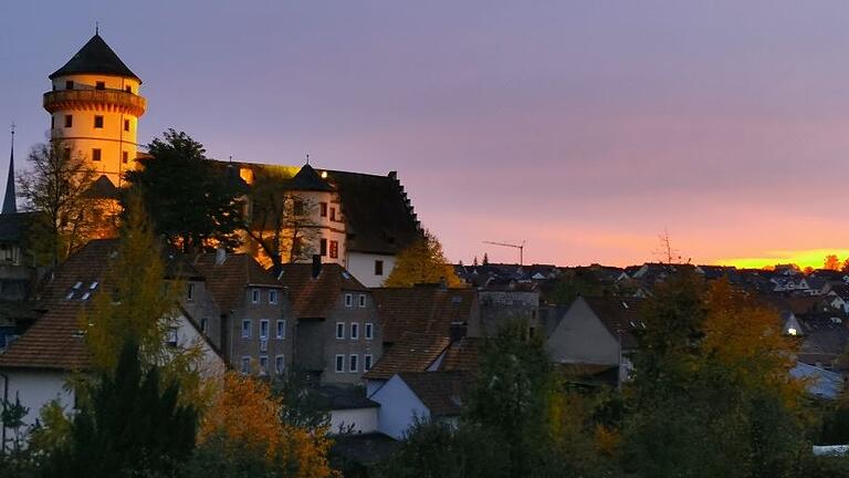 Vom Kulturweg bei Rimpar hat man einen herrlichen Blick auf das Schloss Grumbach.