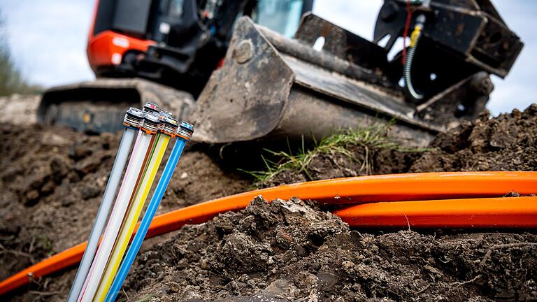 Glasfaser-Ausbau       -  Fast ganz Bayern ist mittlerweile mit schnellem Internet versorgt - sagt Minister Füracker. (Symbolbild)