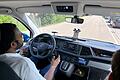 Autonom fahrender Kleinbus in der Oberpfalz       -  Divyansh Agarwal von der Betreiberfirma AVL ist aus Sicherheitsgründen als Fahrer an Bord und nimmt die Hände vom Lenkrad.