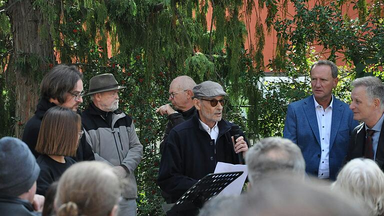 Zeitzeuge Jochen Oppermann hielt eine Rede am Marktplatz.