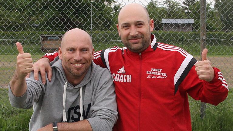 Dominik Ruh (links) und Stefan Riegler trainieren den TSV Gochsheim in der Fußball-Bezirksliga Ost. Würde beim Saisonabbruch die Quotientenregel angewendet, könnte Gochsheim womöglich im dritten Anlauf in die Landesliga aufsteigen (Archivfoto).