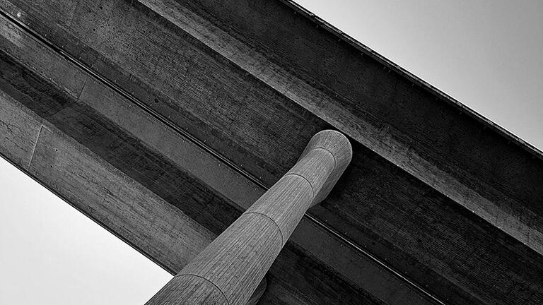 Zum Kunstobjekt ist in den Fotos von Stefan Kohler die Lauertalbrücke geworden.       -  Zum Kunstobjekt ist in den Fotos von Stefan Kohler die Lauertalbrücke geworden.