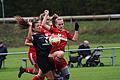 Rhöner Fußball-Nachlese       -  Eine 'haarige' Szene aus dem Frauenspiel des TSV Ebenhausen (in rot) gegen die SG Albertshausen/Nüdlingen.