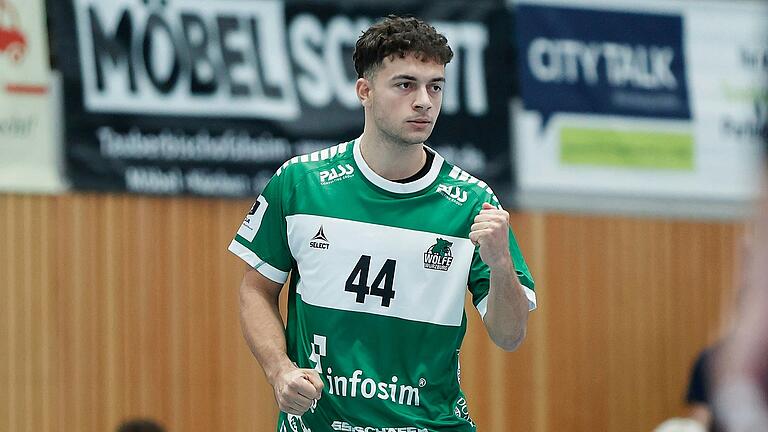 Seit drei Monaten bei den Wölfen Würzburg und bereits gut ins Team integriert: Nun hat der dänische Rückraumspieler Oliver Nielsen seinen Vertrag beim Handball-Drittligisten um zwei Jahre verlängert. Seit drei Monaten bei den Wölfen Würzburg und bereits gut ins Team integriert: Nun hat der dänische Rückraumspieler Oliver Nielsen seinen Vertrag beim Handball-Drittligisten um zwei Jahre verlängert.