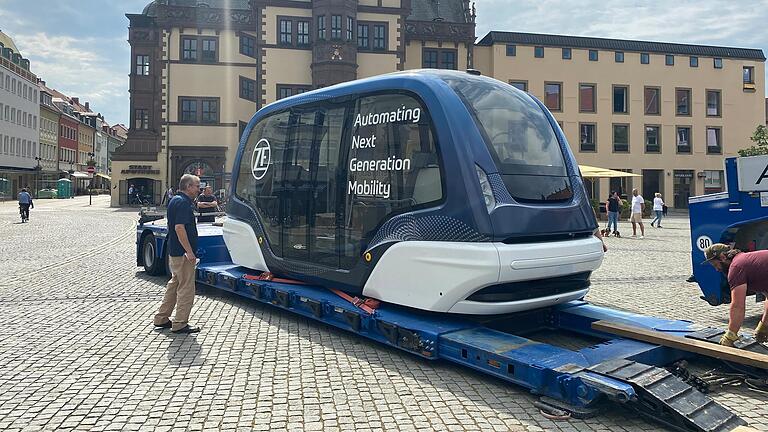 ZF stellte seinen autonom fahrenden People Mover während der Innovation Week auf dem Marktplatz in Schweinfurt vor.