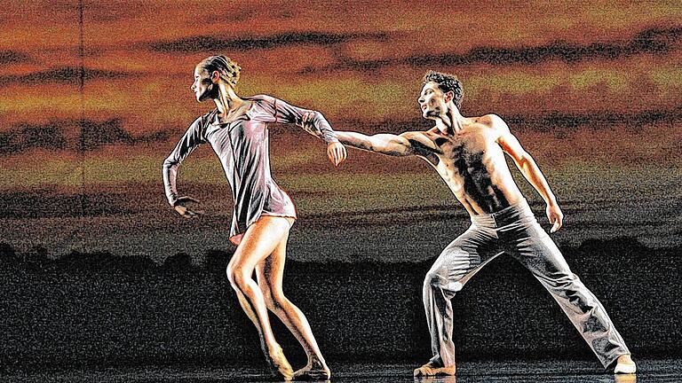 Zwischen klassischem Ballett und modernem Tanz: Die niederländische Compagnie „Introdans“ stellt sich erstmals am Theater der Stadt Schweinfurt vor. Zwischen klassischem Ballett und modernem Tanz: Die niederländische Compagnie „Introdans“ stellt sich erstmals am Theater der Stadt Schweinfurt vor.