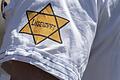 Bayerns Justiz will hart gegen antisemitische Straftaten vorgehen. Doch selbst der Missbrauch des 'Judensterns' auf Anti-Corona-Demos wie hier am 16. Mai in Frankfurt ist für die Staatsanwaltschaften nicht leicht zu verfolgen.
