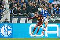 FC Schalke 04 - Jahn Regensburg       -  In den Zweikämpfen, hier Christian Viet (l) mit Schalkes Taylan Bulut, waren die Regensburger zu selten Sieger.