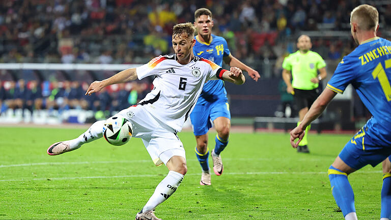 Deutschland - Ukraine.jpeg       -  Fußballstar Kimmich, Vorname: Joshua. Und Walter.