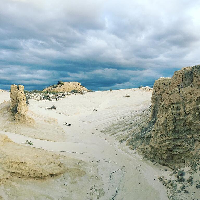 Bilder wie dieses aus dem Mungo National Park machen einen Teil der Faszination Australiens aus.
