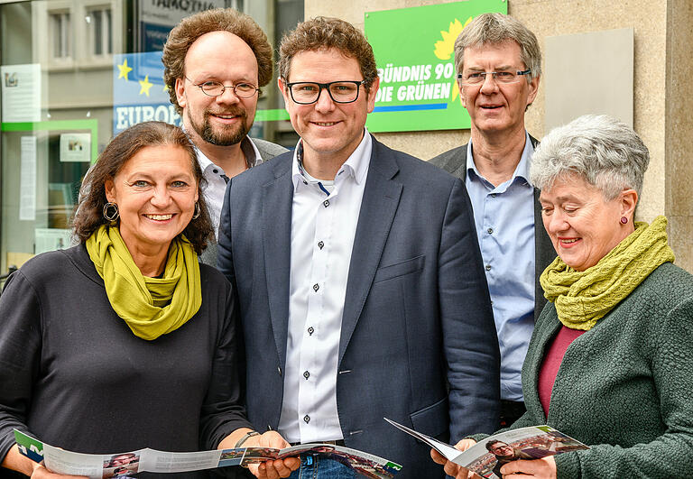 Teamarbeit: OB-Kandidat Martin Heilig (Mitte) mit (von links) Stadtrats-Fraktionsvorsitzender&nbsp; Barbara Lehrieder, dem Landtagsabgeordneten Patrick Friedl, dem Stadtrats-Fraktionsvorsitzenden Matthias Pilz und der Kreisvorsitzenden Christa Grötsch.&nbsp;