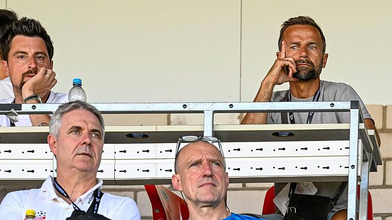 An alter Wirkungsstätte: Auch Ex-Kickers-Trainer Michael Schiele ist für den Trainerkongress nach Würzburg gekommen. An alter Wirkungsstätte: Auch Ex-Kickers-Trainer Michael Schiele ist für den Trainerkongress nach Würzburg gekommen.