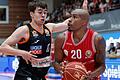 Am Ende wurde es noch mal knapp: Szene aus dem Pokal-Achtelfinale Mitte Oktober, als die Baskets (rechts, Javon Bess) ratiopharm Ulm (Juan Nunez) mit 72:76 unterlagen.