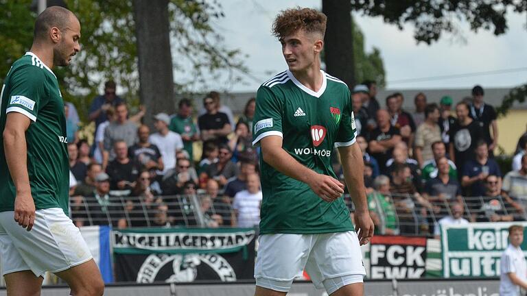 Ein Blick zurück: Die Zeit von Tim Danhof (Mitte) beim FC 05 Schweinfurt (links Adam Jabiri) ist vorbei, er trägt künftig das Trikot der SpVgg Bayreuth.