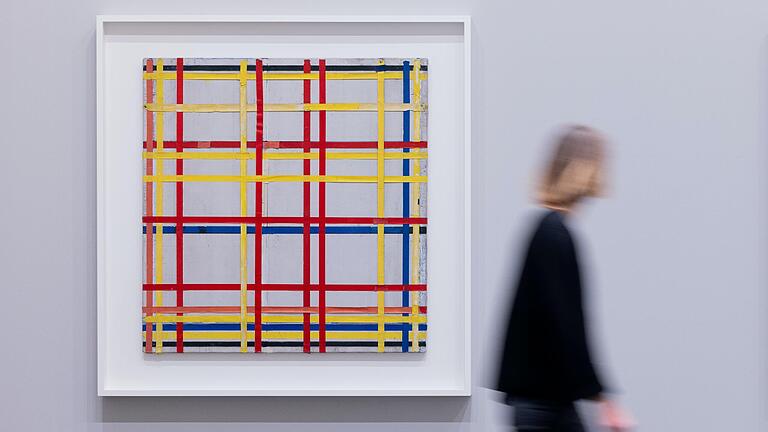 Wie herum gehört es denn nun? Das Werk 'New York City 1' von Piet Mondrian hängt offenbar seit Jahrzehnten auf dem Kopf in einem Museum in Düsseldorf.