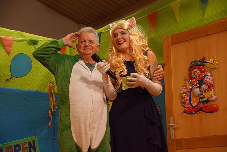 Hermann Reder, bereits im 20. Jahr, und Jenny Ruß führten durch das Programm. Hermann Reder, bereits im 20. Jahr, und Jenny Ruß führten durch das Programm.