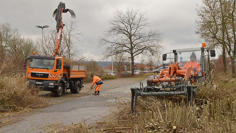 Marktheidenfelder Bauhof bringt Parkplatz am Maradies auf Vordermann. Marktheidenfelder Bauhof bringt Parkplatz am Maradies auf Vordermann.