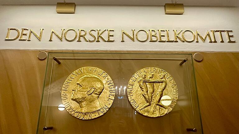Friedensnobelpreis - Bekanntgabe - Diese Medaillen erhalten die Gewinner des Friedensnobelpreises. Friedensnobelpreis - Bekanntgabe - Diese Medaillen erhalten die Gewinner des Friedensnobelpreises.