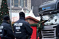 Nach dem Anschlag auf einen Berliner Weihnachtsmarkt mit zwölf Toten wird über die Sicherheit von Lkw diskutiert.  Foto: Britta Pedersen/dpa       -  Nach dem Anschlag auf einen Berliner Weihnachtsmarkt mit zwölf Toten wird über die Sicherheit von Lkw diskutiert.  Foto: Britta Pedersen/dpa
