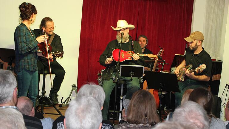 Scotty Riggins gastierte im Gerolzhöfer Theaterhaus diesmal mit seiner eigenen Band.