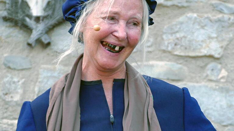 Gekonnte Maske, gekonntes Spiel: Sonja Holzinger als die böse Wirtin.