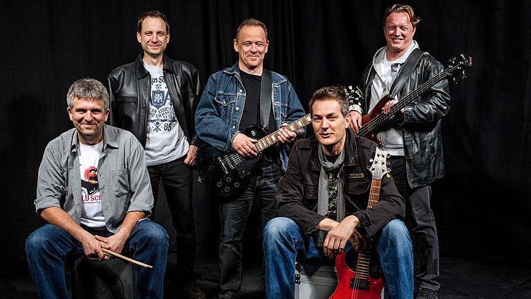 Die Bandits (von links): Thomas Balling-Ullrich (Schlagzeug), Christian Lotz (Keyboards), Peter Krones (Vocals, Gitarre), Roland Schäfer (Leadgitarre), Rainer Weißenberger (Bass).