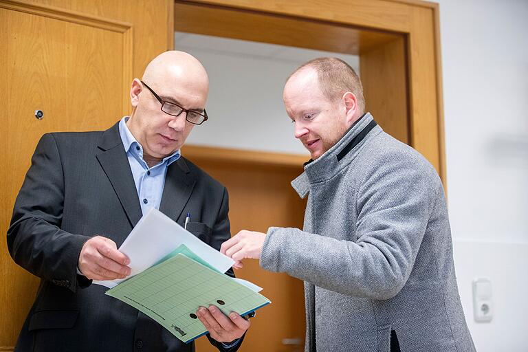 Alles im Griff: Anker-Leiter Benjamin Kraus (rechts) und sein Stellvertreter Yener Yildirim haben die Ankereinrichtung straff organisiert. Alles im Griff: Anker-Leiter Benjamin Kraus (rechts) und sein Stellvertreter Yener Yildirim haben die Ankereinrichtung straff organisiert.