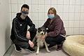 Die Tiere im Tierheim Lohr brauchen viel Zeit und Zuwendung: (von links) Lukas Wirthmann, Hund Filipa und Johanna Barth.