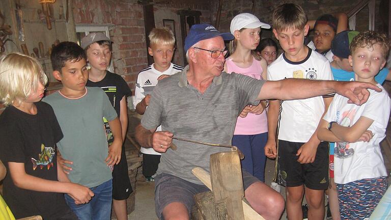 Herr Wandler erzählt über das Handwerk in früherer Zeit.