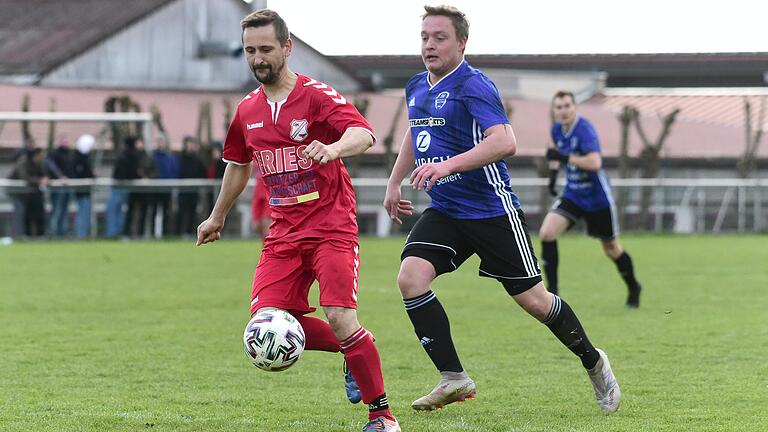 Dominik Becker (links, Archivbild) stand zusammen mit Lukas Kleinhenz am letzten Spieltag in Heustreu bereits als Trainer der SG Unterweißenbrunn/Ginolfs/Weisbach an der Seitenlinie. Dominik Becker (links, Archivbild) stand zusammen mit Lukas Kleinhenz am letzten Spieltag in Heustreu bereits als Trainer der SG Unterweißenbrunn/Ginolfs/Weisbach an der Seitenlinie.