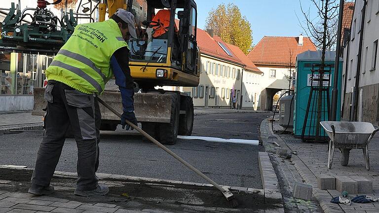 Hofheims Hauptstraße wird ein Schmuckstück. Die Arbeiten gehen langsam dem Ende entgegen.