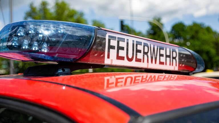 Auf dem Gelände der Freiwilligen Feuerwehr Zell am Main hat es am Montag gebrannt (Symbolbild).