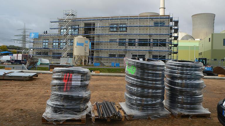 Der Rohbau des Funktionsgebäudes auf dem Gelände der atomaren Zwischenlager in Grafenrheinfeld in fertig.