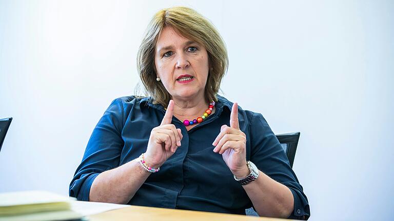 'Wir müssen den Bürgern die Wahrheit sagen': Die CSU-Landtagsabgeordnete Martina Gießübel fordert, dass man die Sorgen der Menschen bezüglich großer Themen wie Migration oder Wirtschaftskrise ernst nehmen und die etablierten Parteien entsprechend handeln müssten.