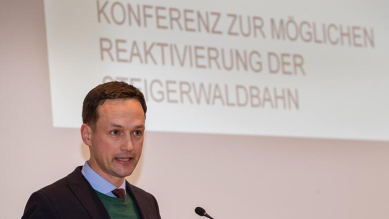 Landrat Florian Töpper ließ sich auf der Konferenz zu einer möglichen Reaktivierung der Steigerwaldbahn nicht zu einer Pro- oder Kontra-Aussage bewegen.